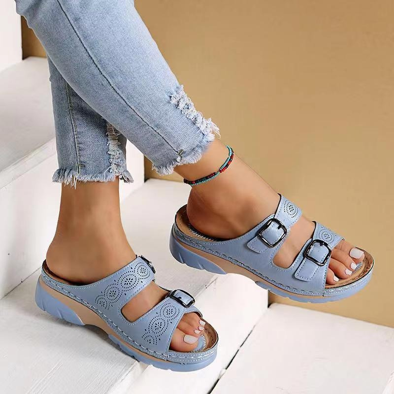 Give me leather sandals with adjustable straps. - Lyseblå / EU 35/UK 2.5/US 5