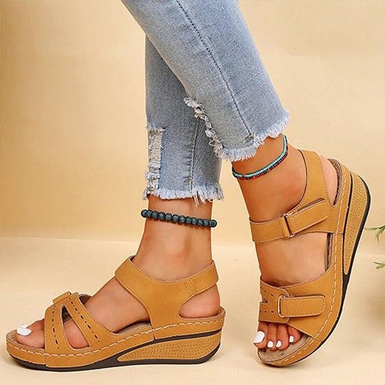 Give me wedge sandals in faux leather with ankle strap - Lysebrun / EU 36 / UK 3.5