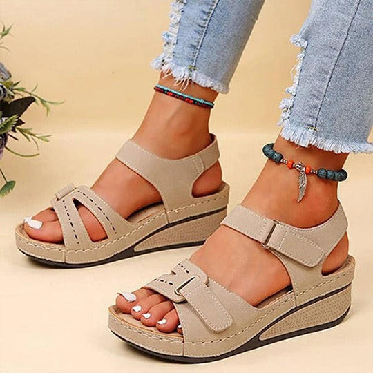 Give me wedge sandals in faux leather with ankle strap - Beige / EU 35 / UK 2.5